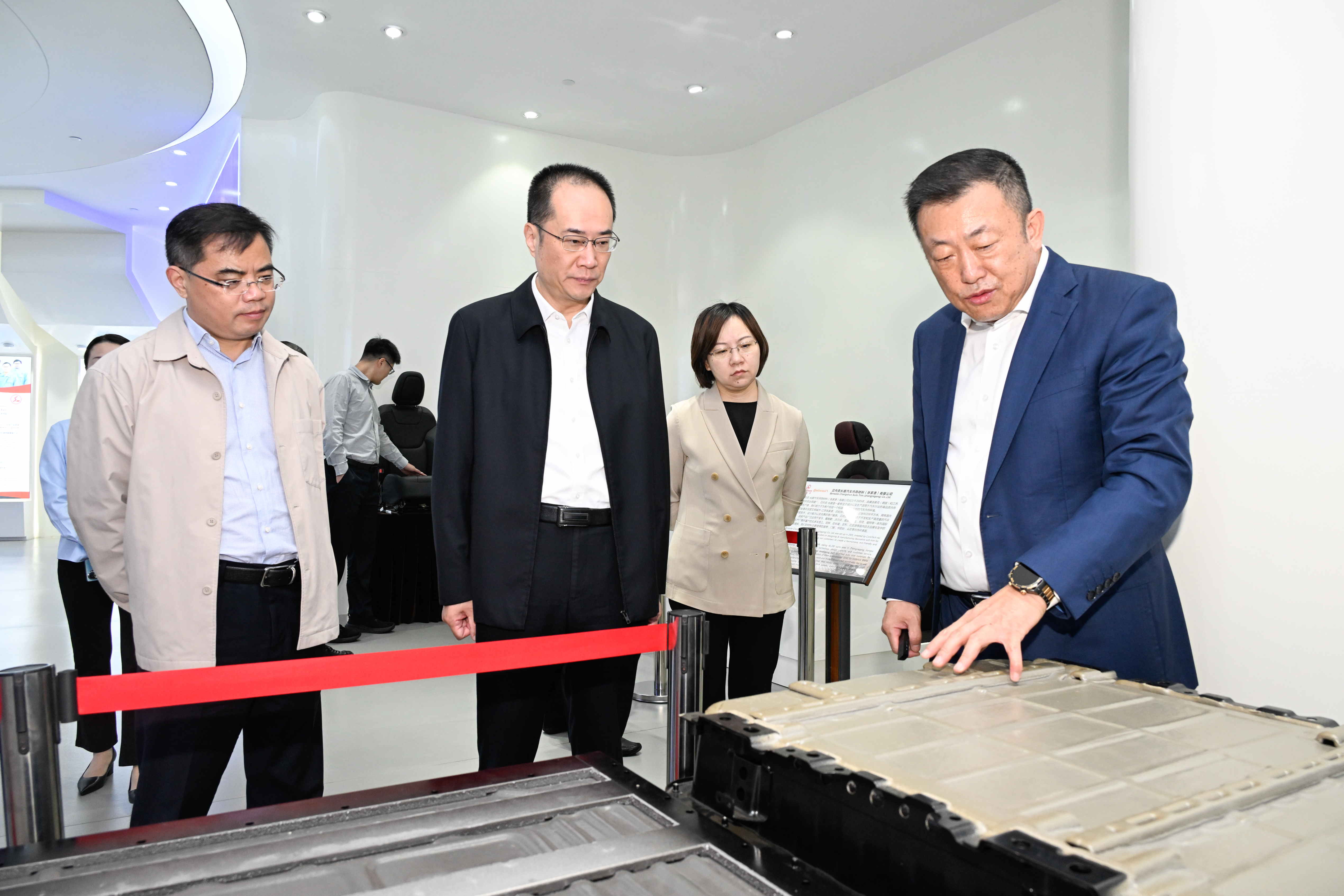 加速科技成果轉化，推動新質生產力發展，市委書記韓衛帶隊走進長能科技